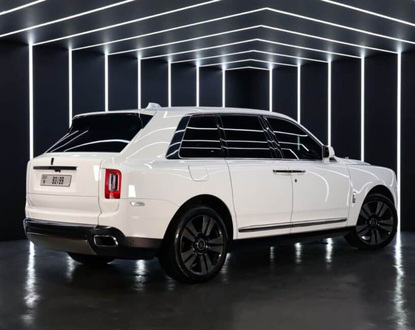 Rent Rolls Royce Cullinan 2019