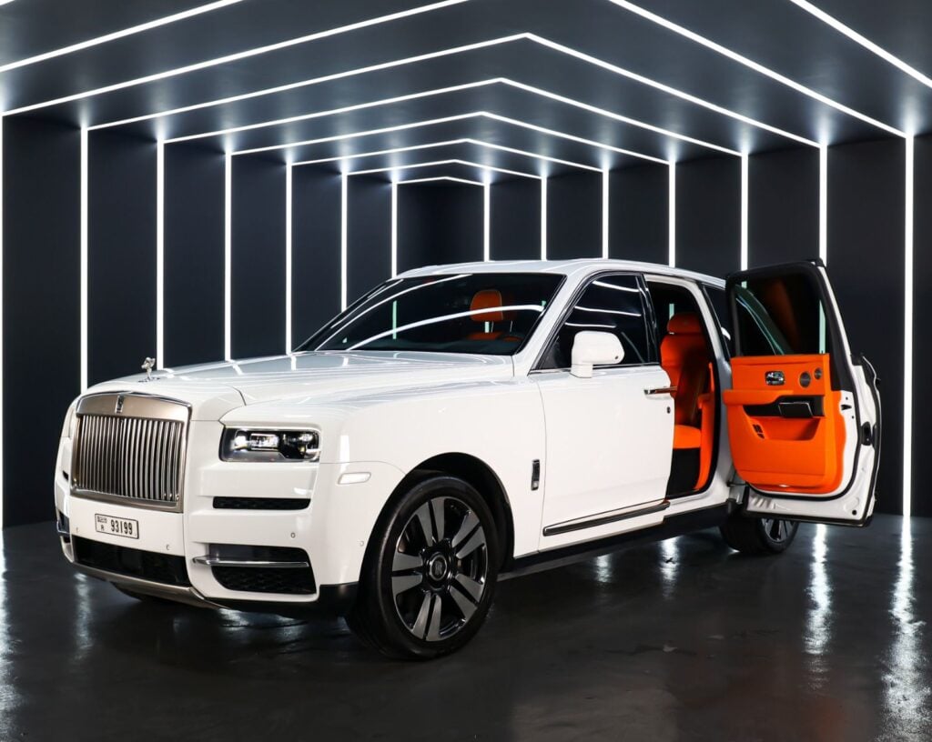 Rent Rolls Royce Cullinan 2019